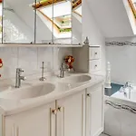 Family Escape With Pool Willa Filot