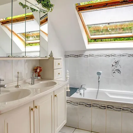 Family Escape With Pool