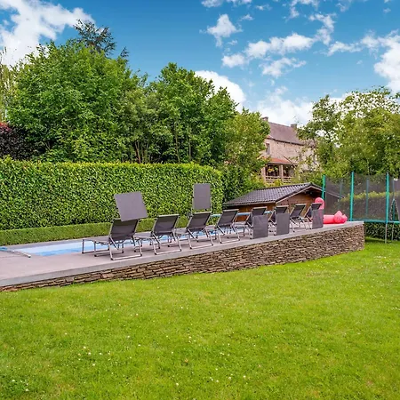 Family Escape With Pool Filot