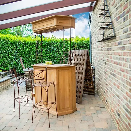 Family Escape With Pool Willa