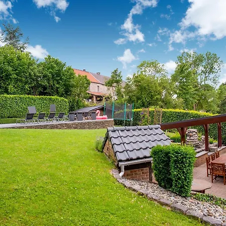 Family Escape With Pool Willa Filot