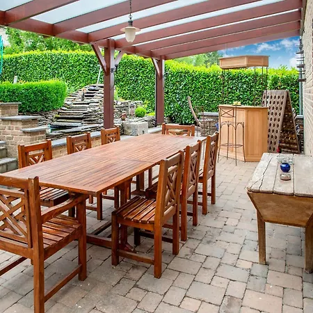 Family Escape With Pool *