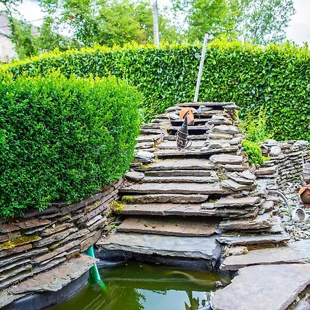 Family Escape With Pool Filot