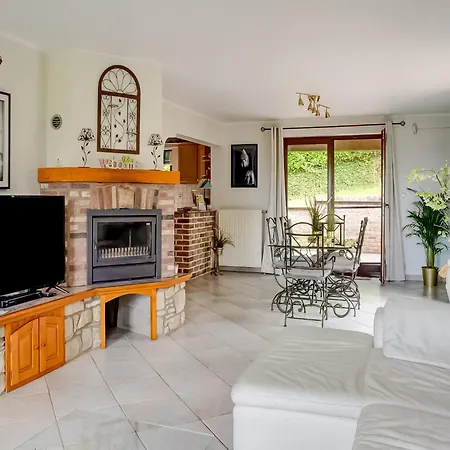 Family Escape With Pool